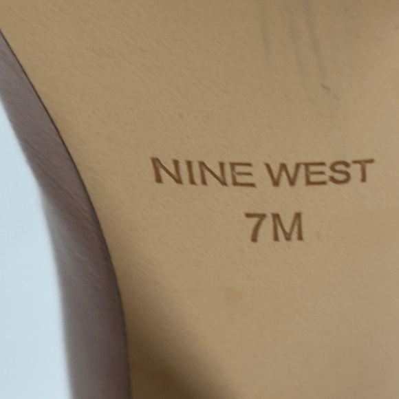 Nine West Nude/Tan Pump Heels Size 7 - Picture 8 of 8